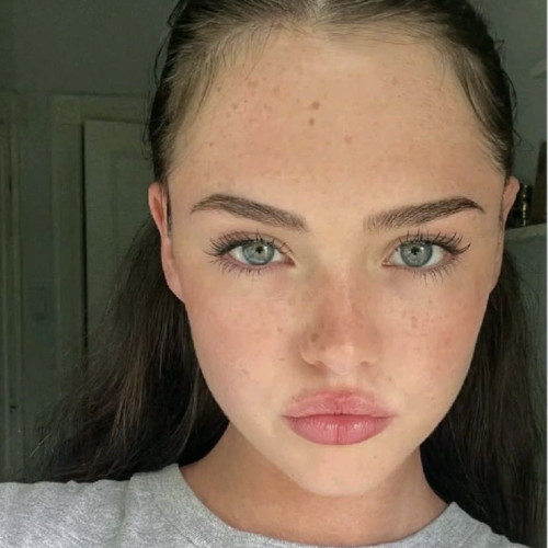 Mia W.