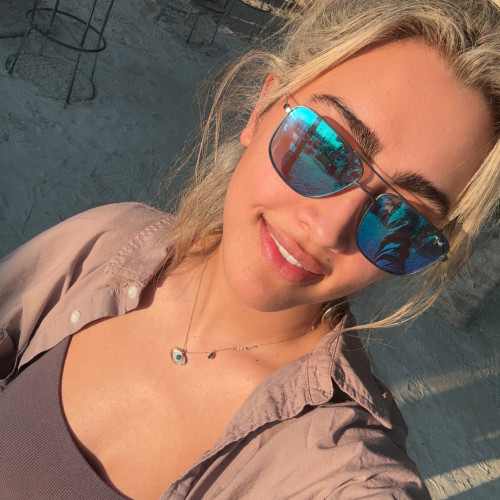 Niki F.