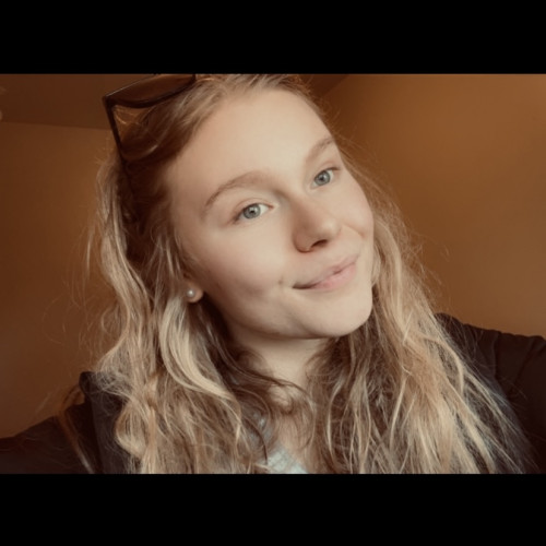 Chloe R.