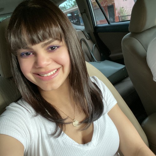 Anays E.