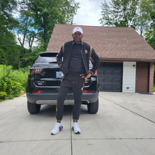 steve  . profile photo