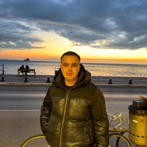 Midi O. profile photo