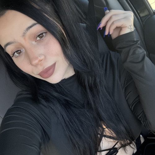 Bella T.