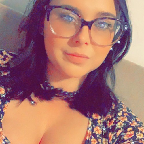 Chelle R.