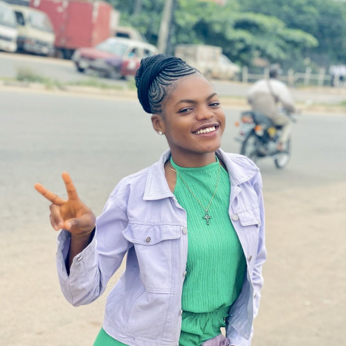 Seyi S.