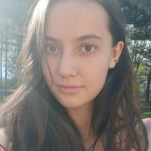 María R.