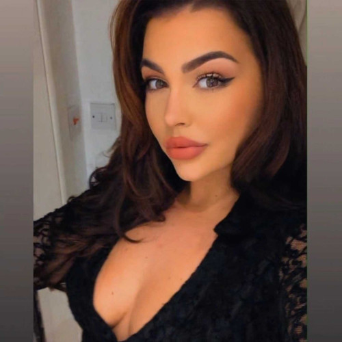 Bella T.