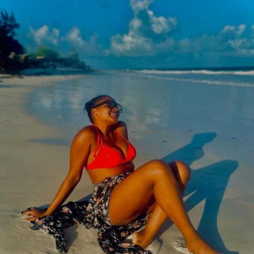 tee r. profile photo