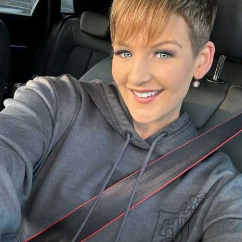 Julie M. profile photo