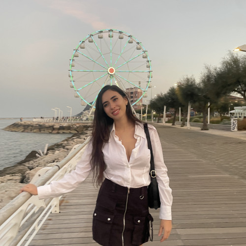 Luana C. profile photo