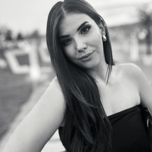 Lara M. profile photo