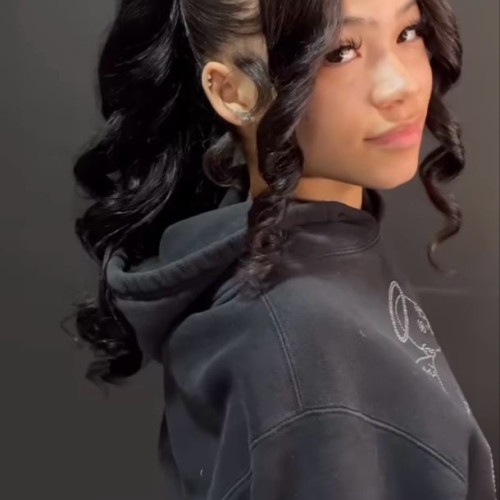 malia w. profile photo
