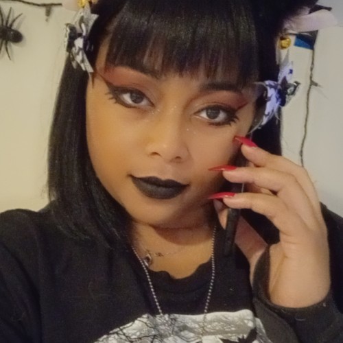 Luna B.
