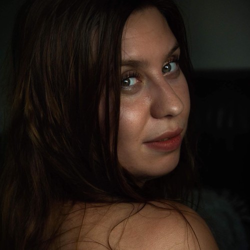 Ella J.