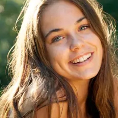 Lara L.