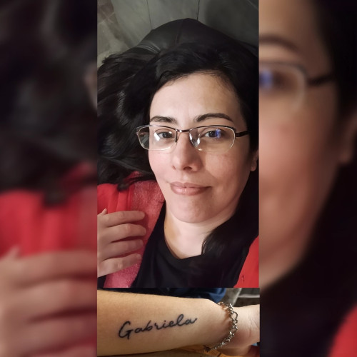 La seniora que escucha A. profile photo