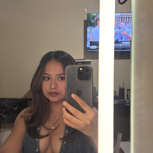 Itzel C. profile photo