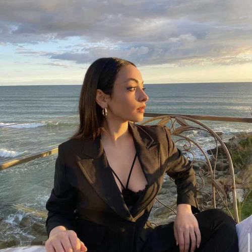 esra u. profile photo