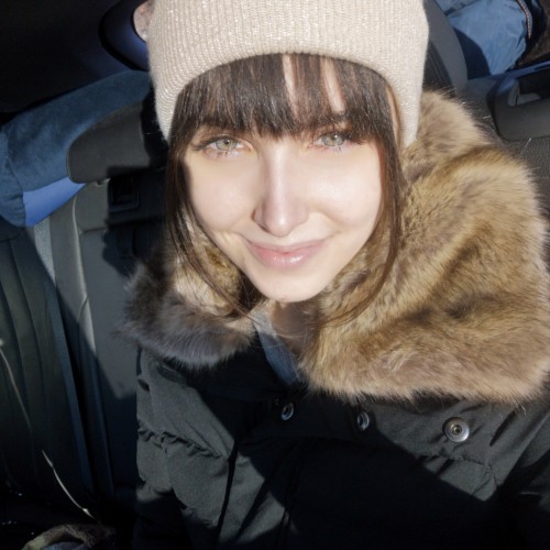 Mia V.