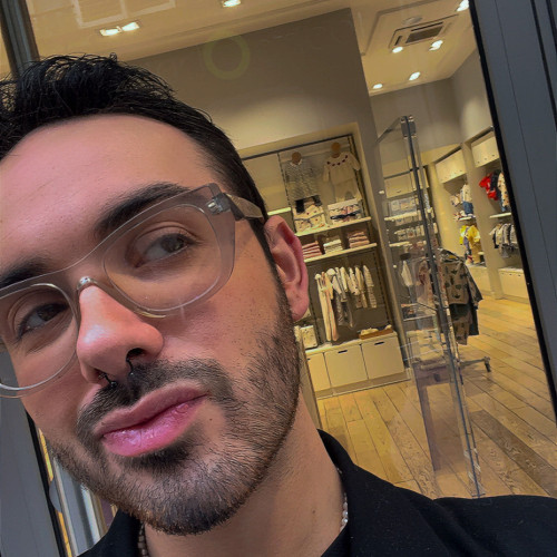 hugo v. profile photo