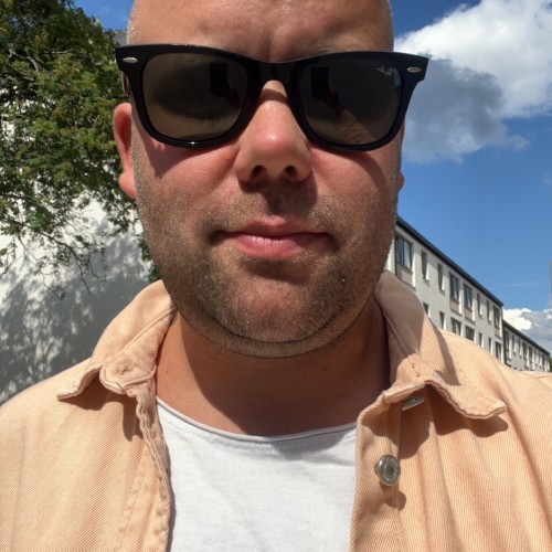 Niklas E.