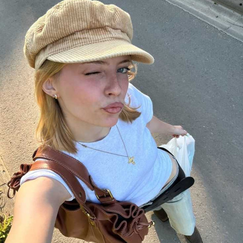 Loli L. profile photo