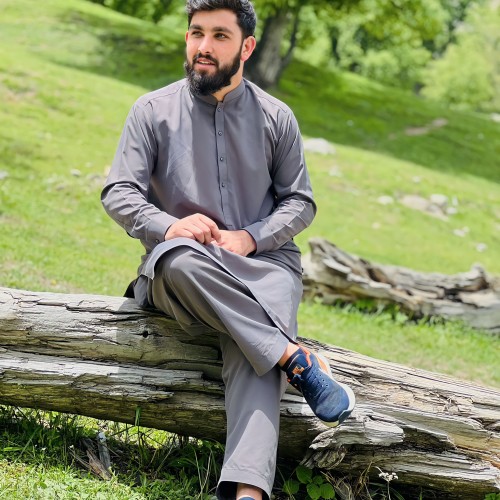 Waqar A.