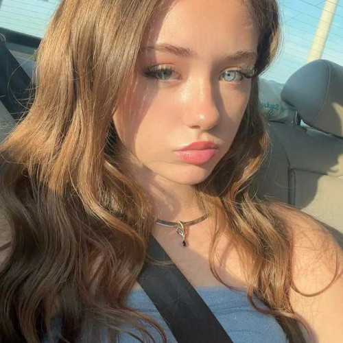 Chloe W. profile photo