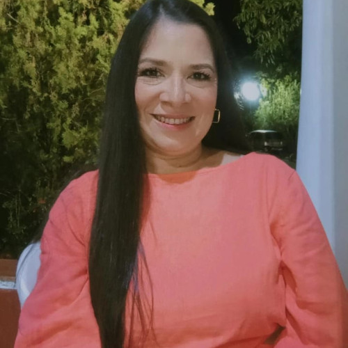 Claudia  E. profile photo