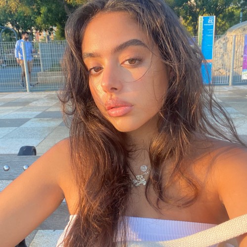 bella b.