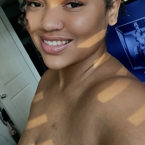 Nia W.