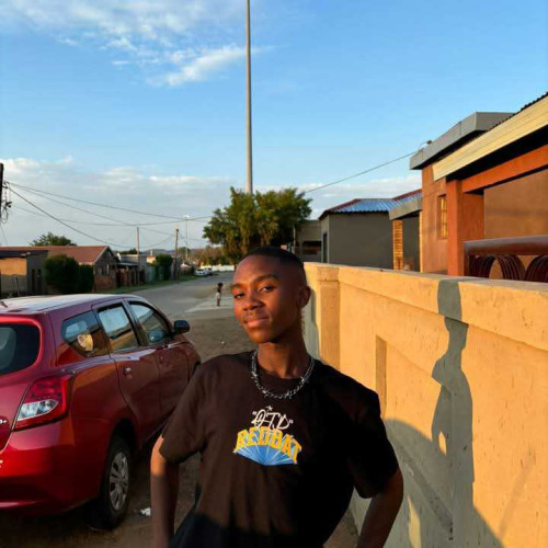 zee n. profile photo