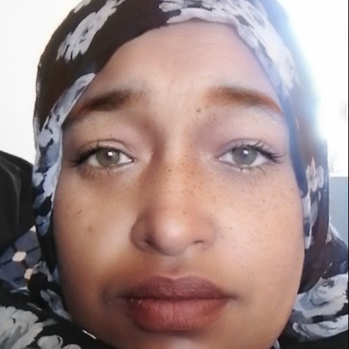 Amiena  v. profile photo