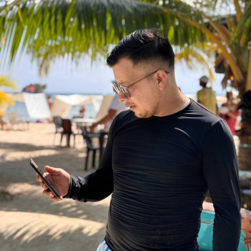 julian L. profile photo