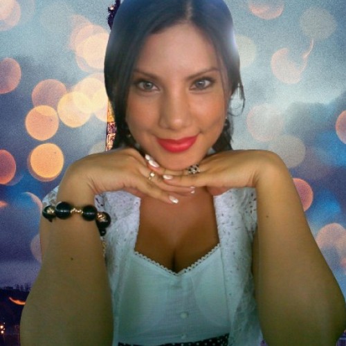 Nicolle V.