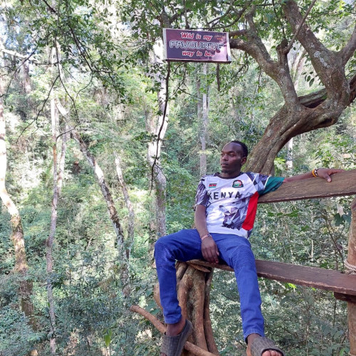 Titus  b. profile photo