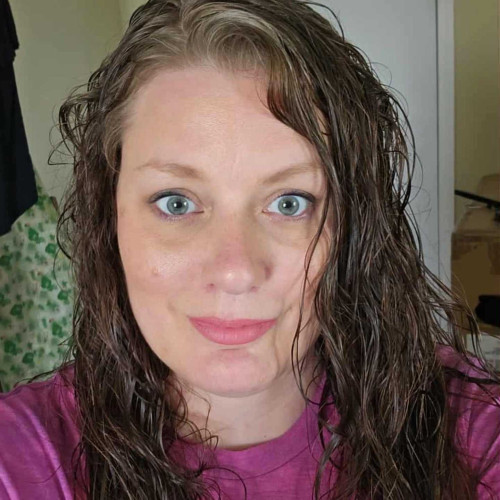 Chelzee E. profile photo