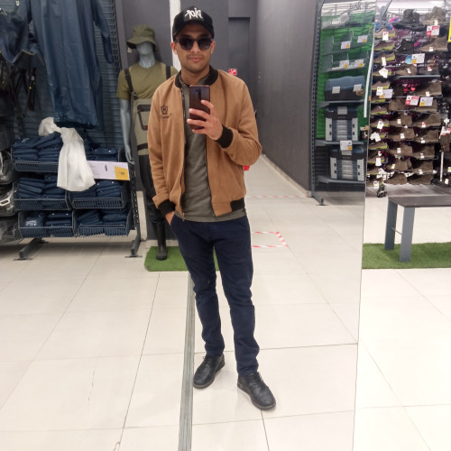 Yassine  E.