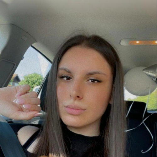 mixi l. profile photo