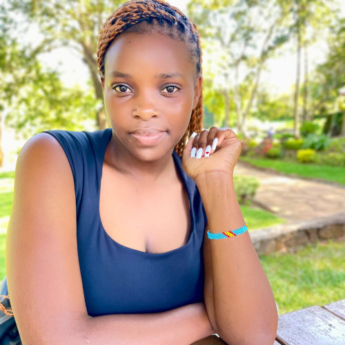 chloe  . profile photo