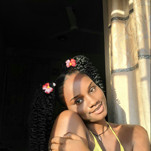 Ubah  V. profile photo