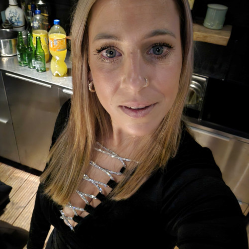 bella J. profile photo