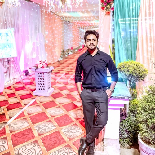 Saqib S.