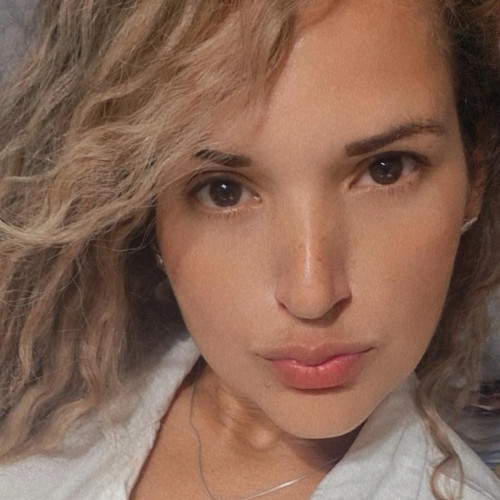 Yoly V. profile photo