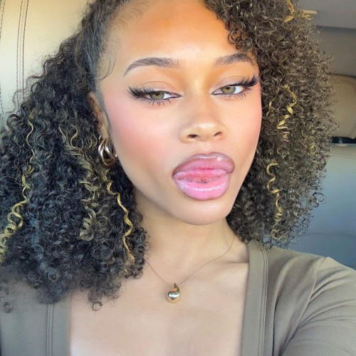 Charlotte  j. profile photo