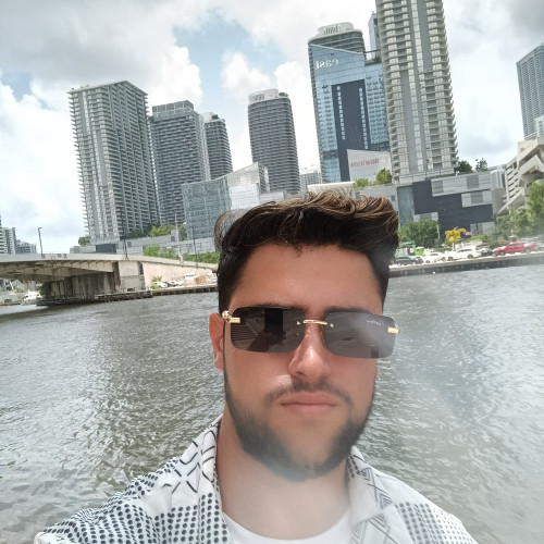 Omar  . profile photo
