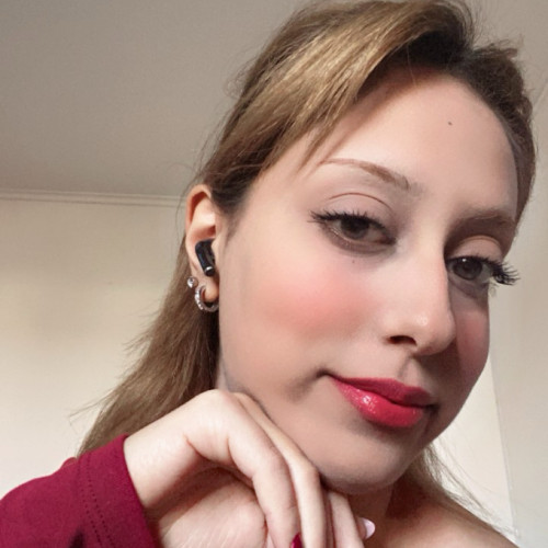 Chloé B.