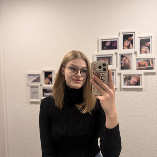 Lena W. profile photo