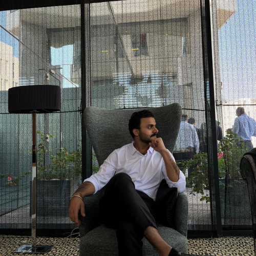 Aown r. profile photo