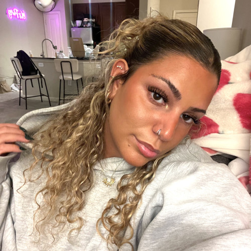 Claudia G. profile photo